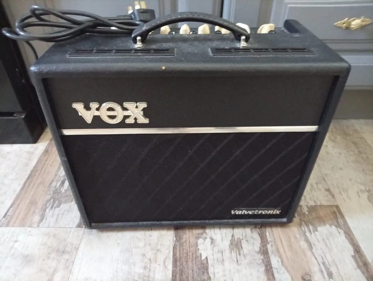 Vox Valvetronix amplifier