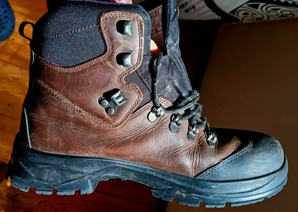 Hiking shoes Aigle md size US10 EUR43 - Image 3