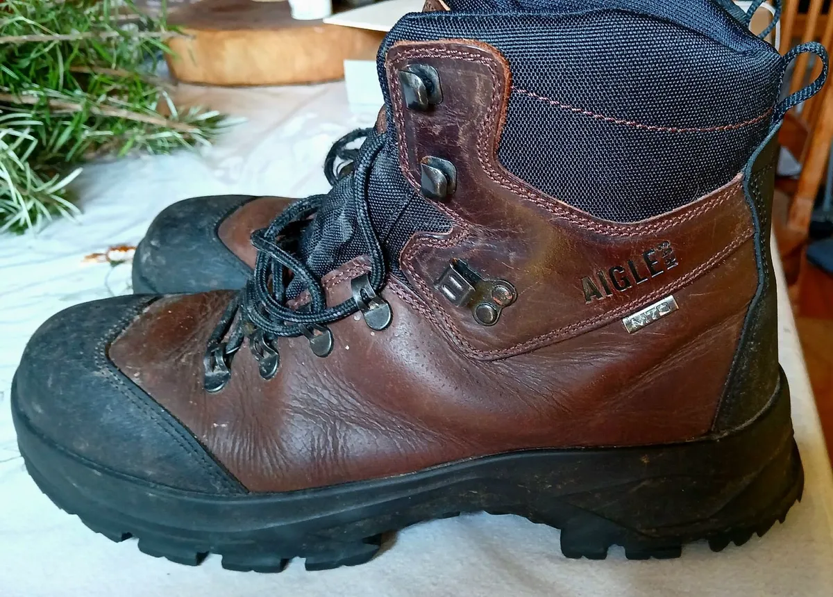 Hiking shoes Aigle md size US10 EUR43 - Image 1