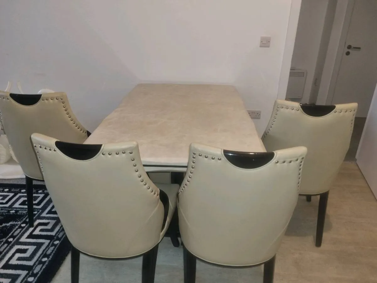 Table and leather chairs - Image 3