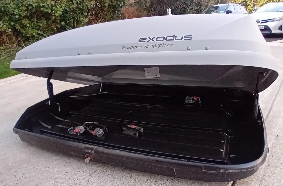 Halfords Exodus 470l Roof Box (without roof bars) - Image 1