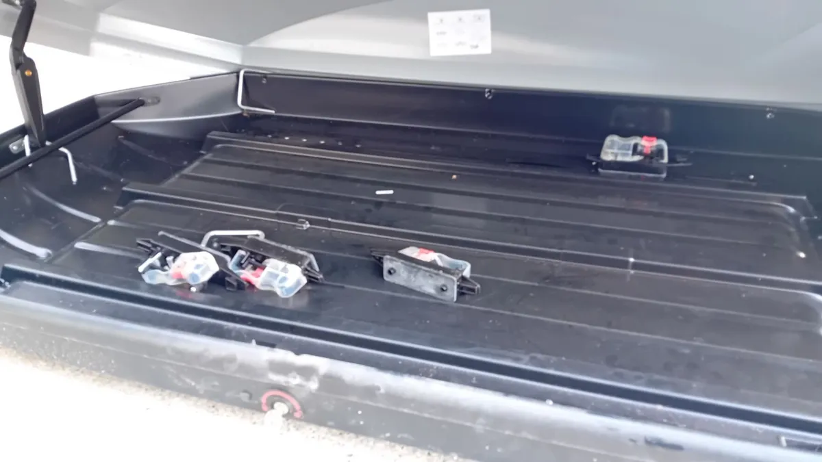 Halfords Exodus 470l Roof Box (without roof bars) - Image 2