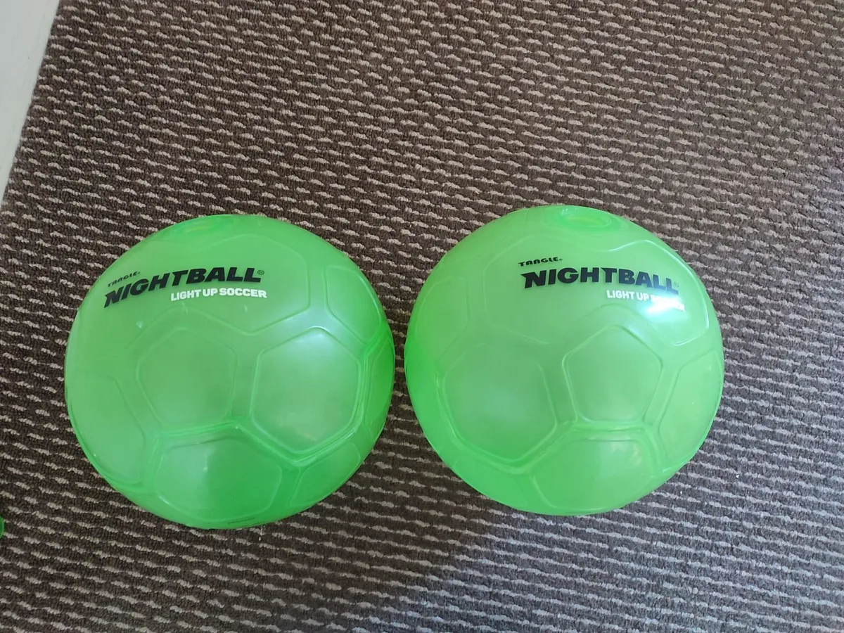 2xTangle Nightball Light-Up Soccer Balls