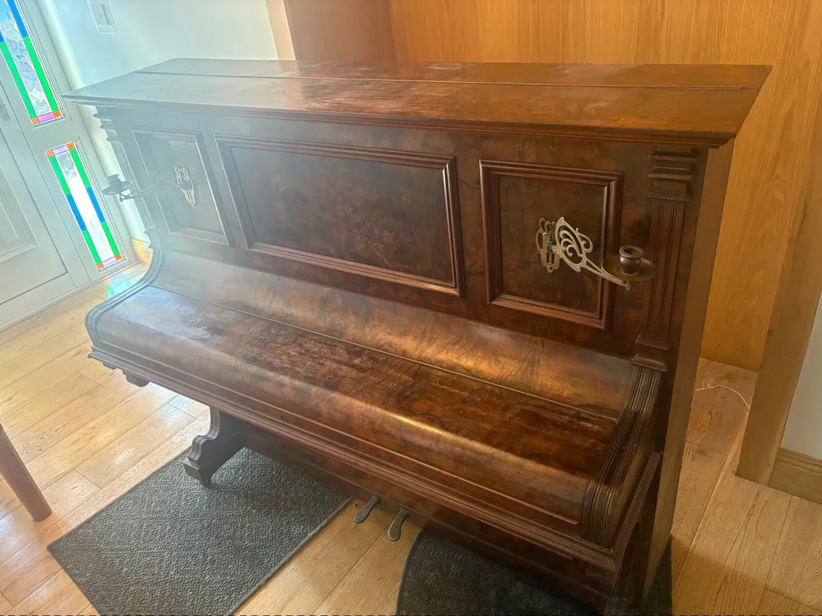 Antique piano - Image 1