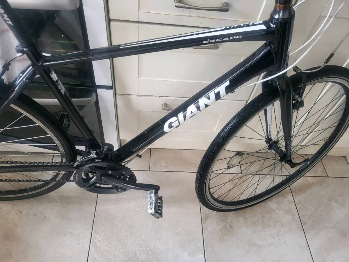 Mens giant bike - Image 4
