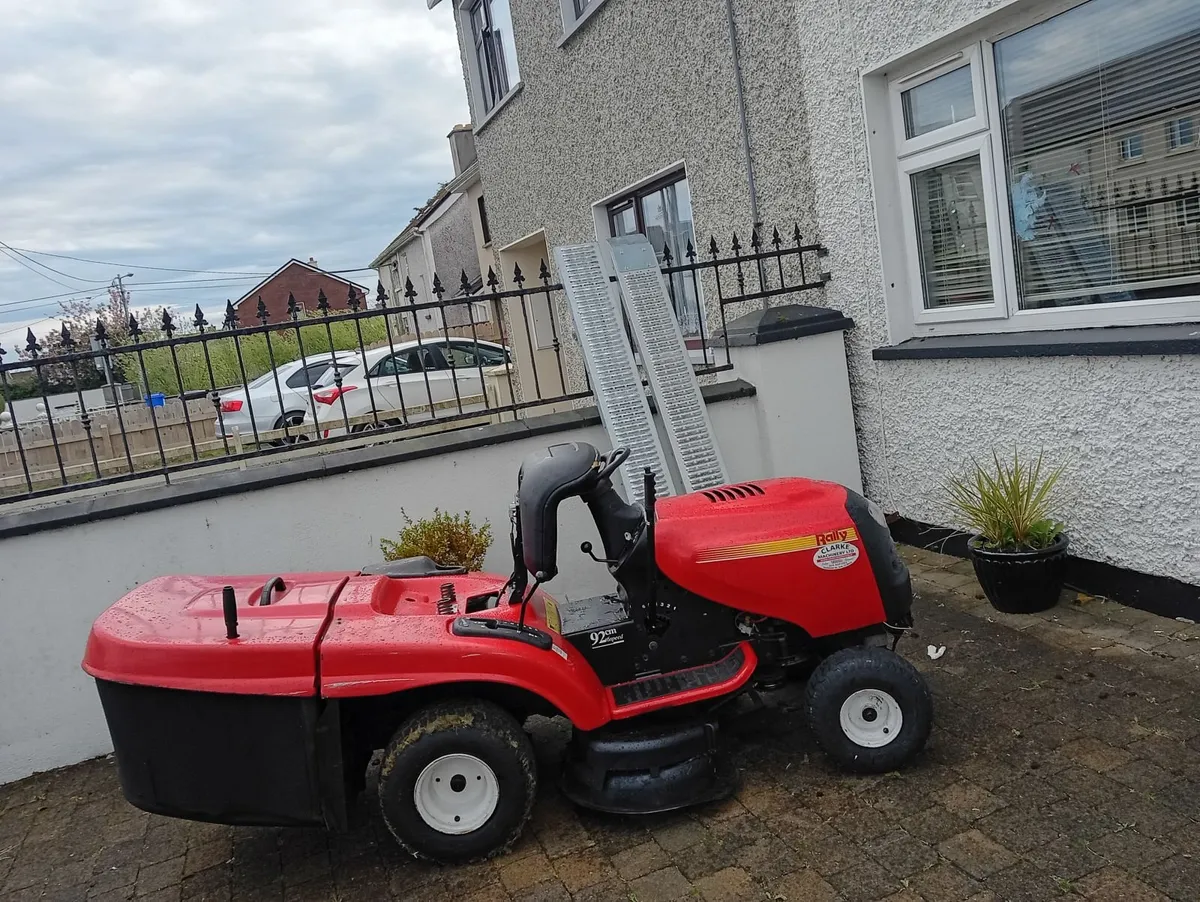 Rally ride on lawnmower - Image 1
