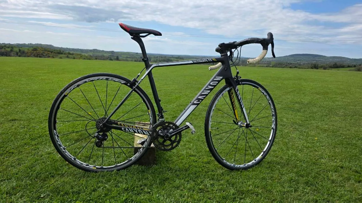 Mens racing bike - Image 1