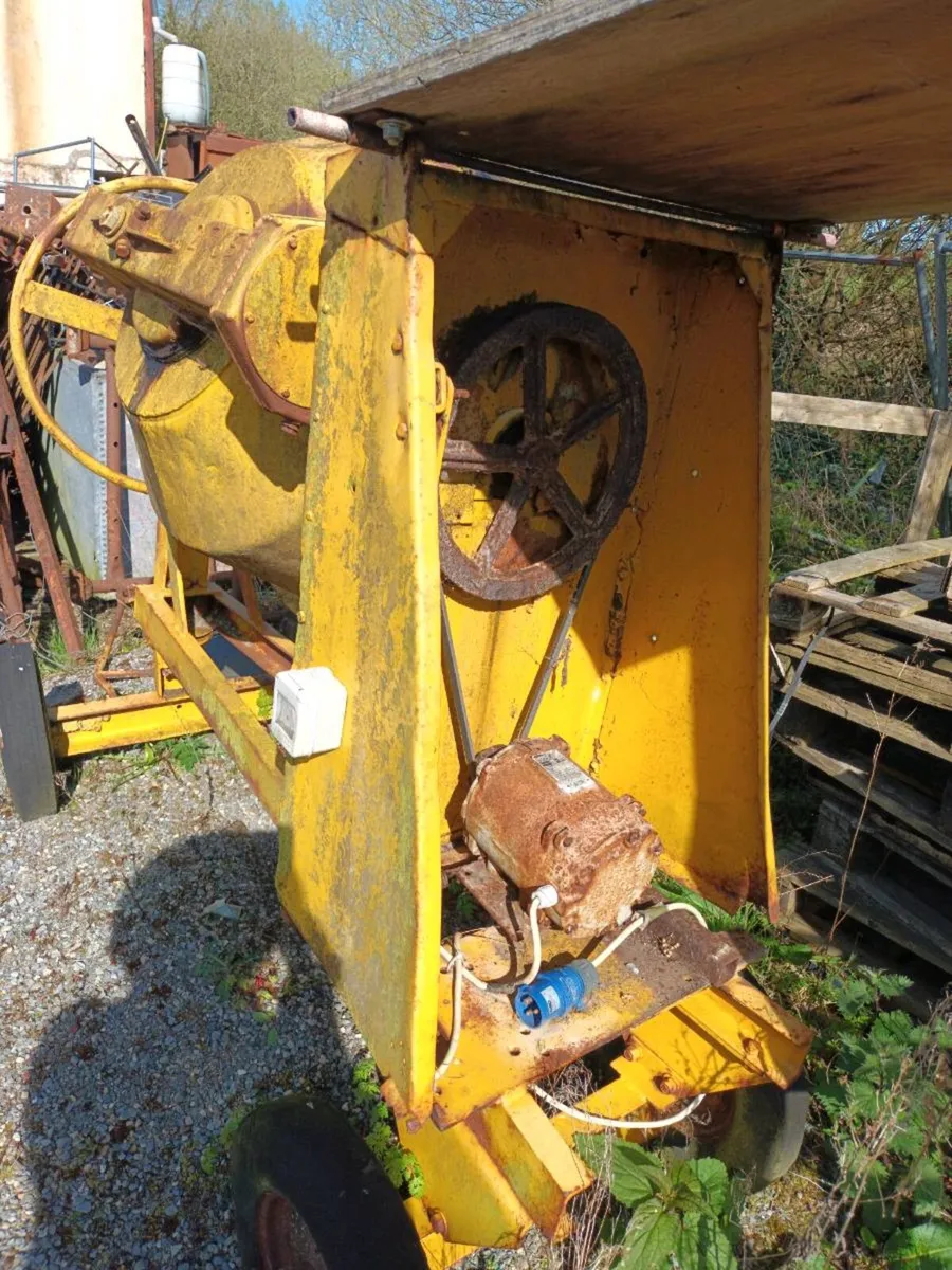 Concrete Mixer - Image 4
