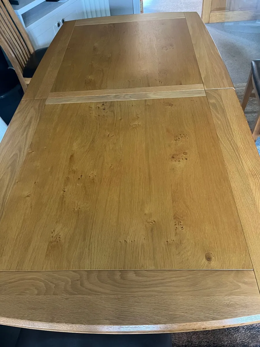 Dining table - Image 1