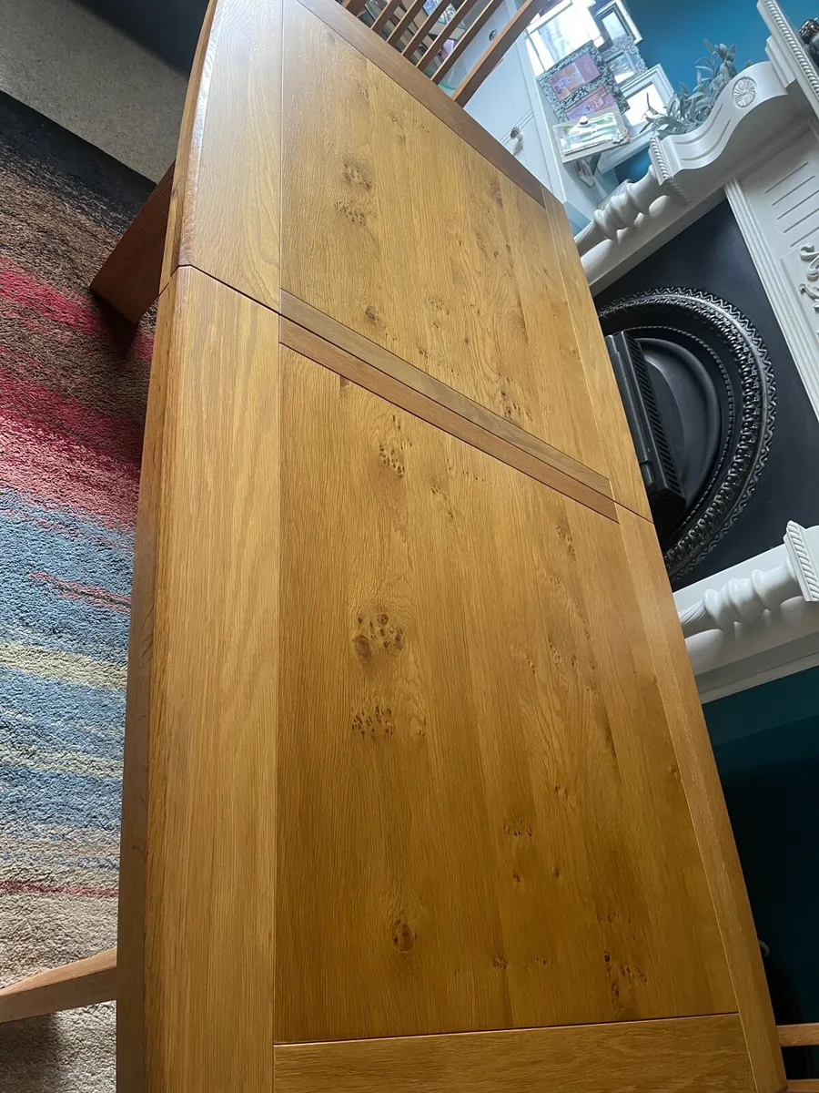 Dining table - Image 2