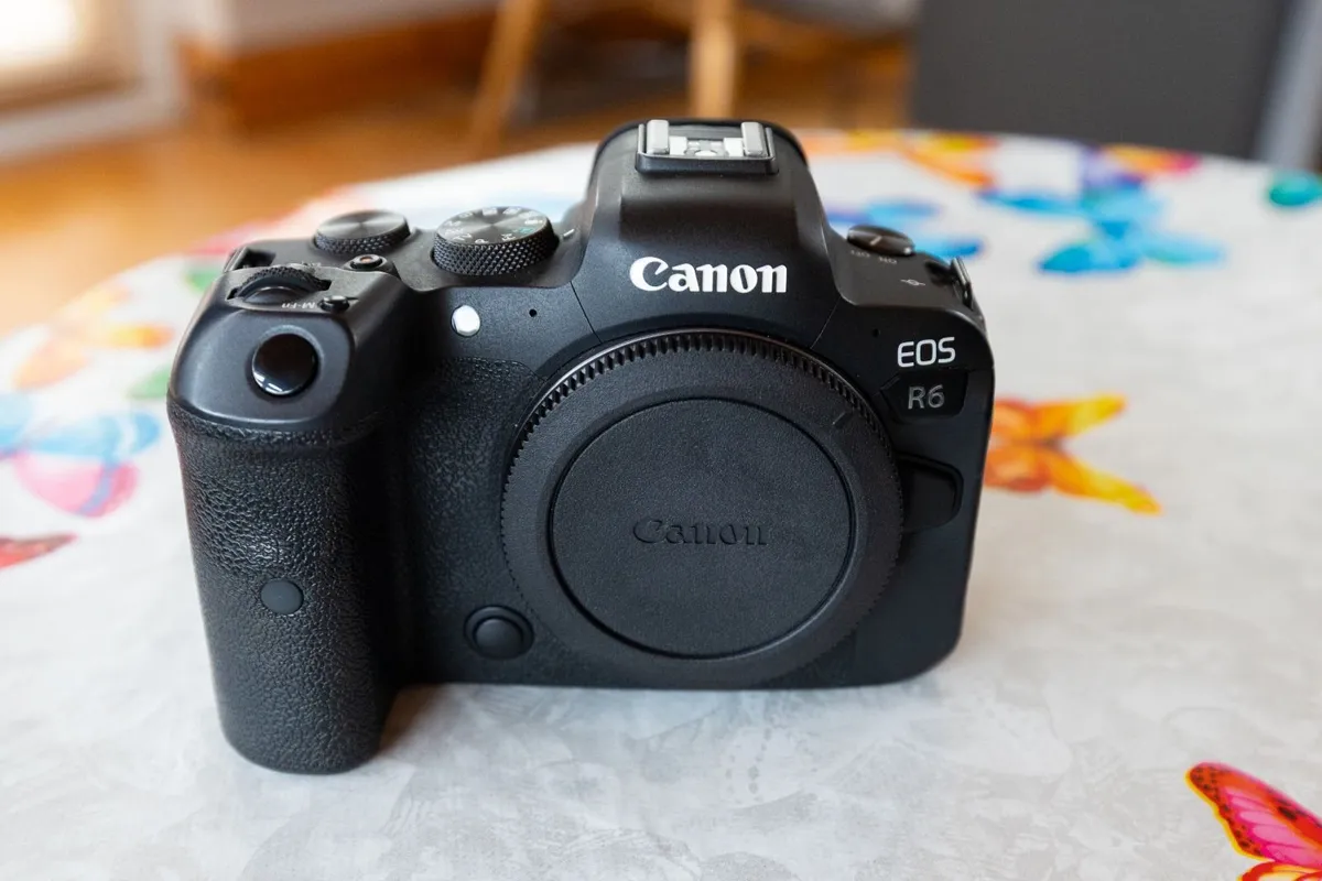 Canon R6, Speedlight 600 EX-RT Flash, M/ Adapter - Image 1