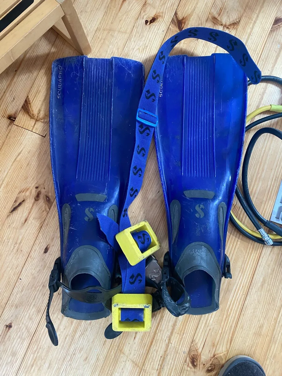 Diving Gear -BCD, dive belt and fins - Image 2