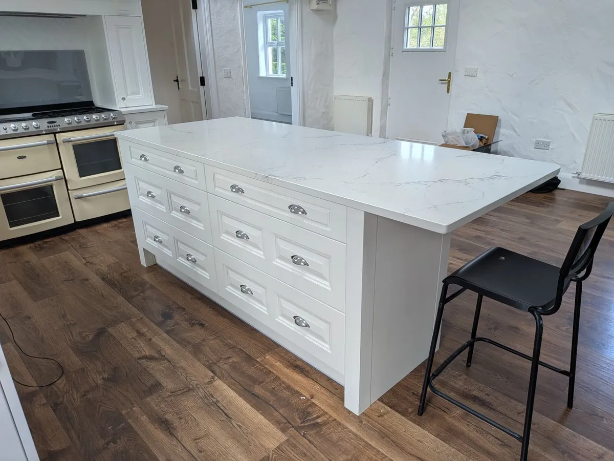 Kitchen island solid quartz top - Image 2