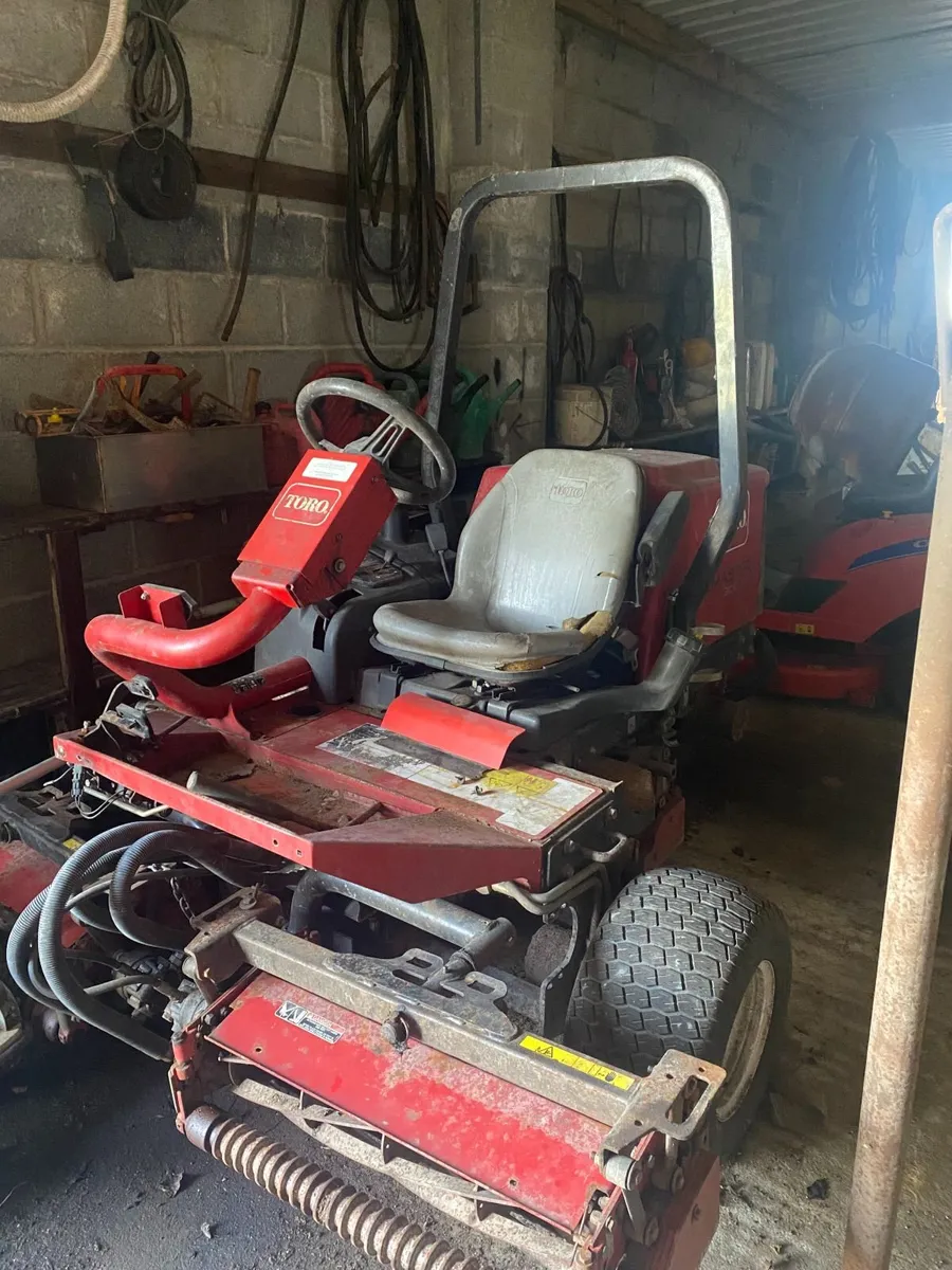 Toro reel master golf coarse mower - Image 1