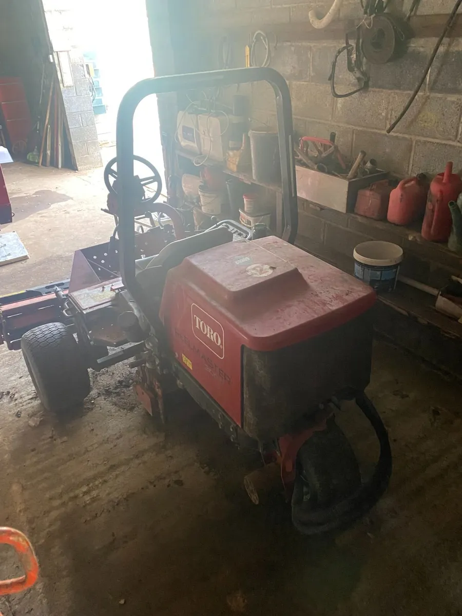 Toro reel master golf coarse mower - Image 2