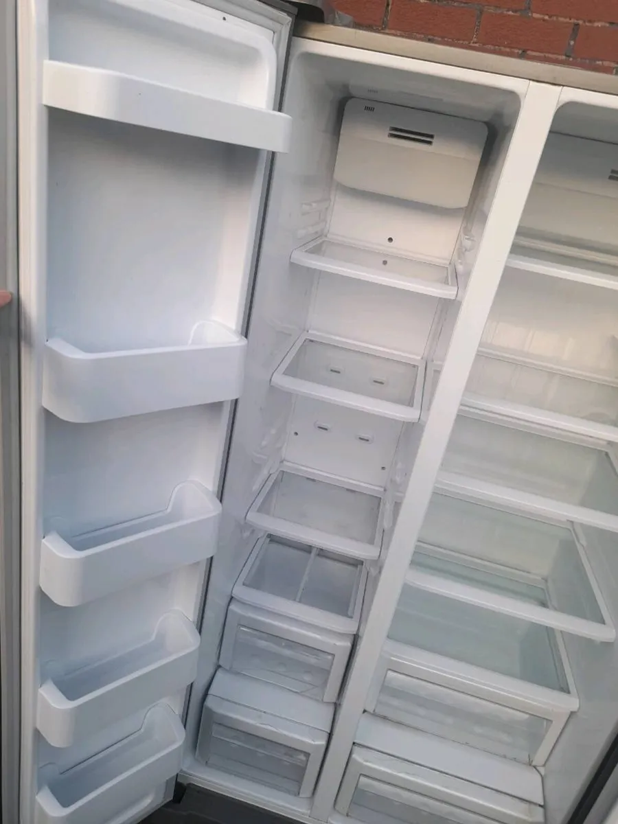 Samsung American fridge freezer for sale - Image 4