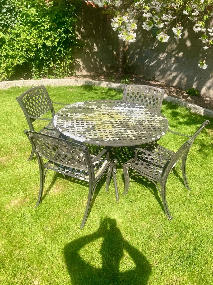 Garden furniture - Image 1
