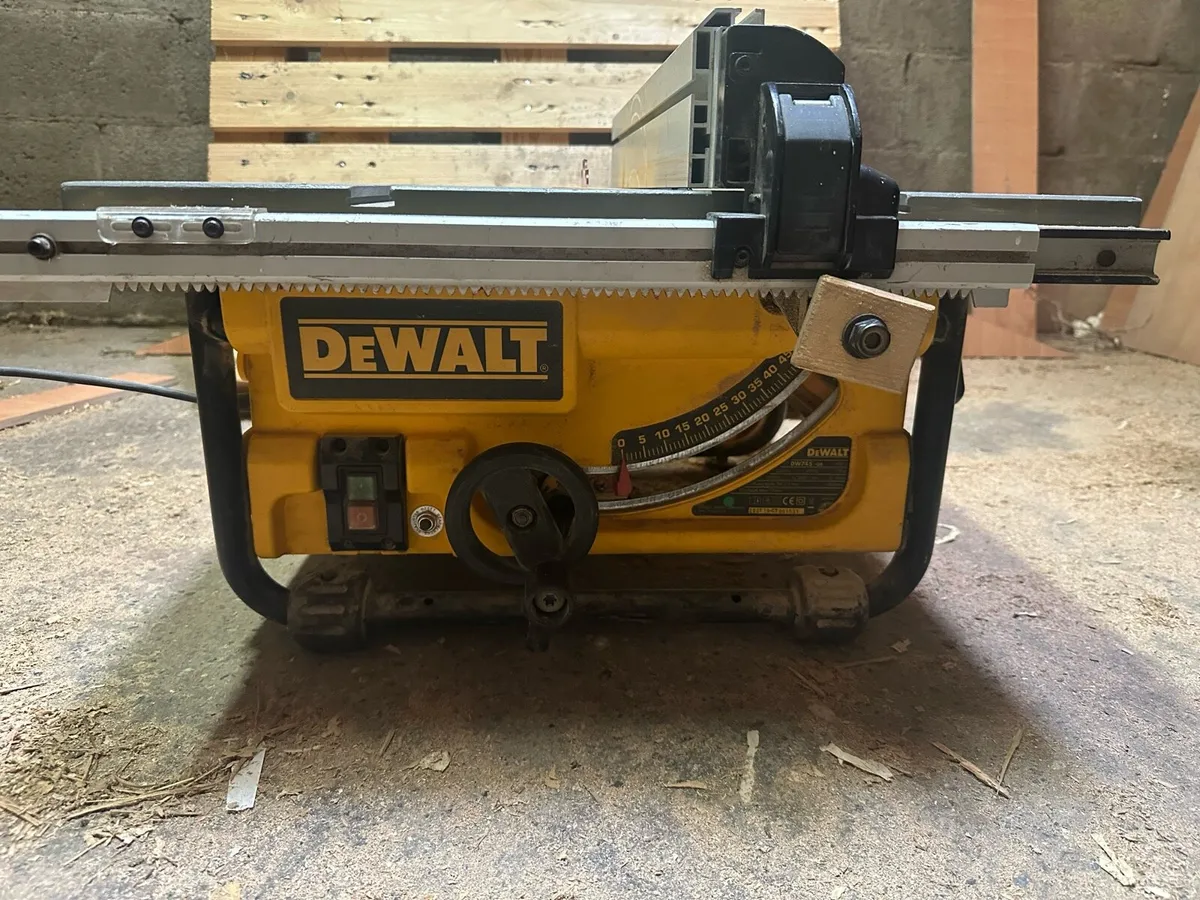 Dewalt tablesaw - Image 1