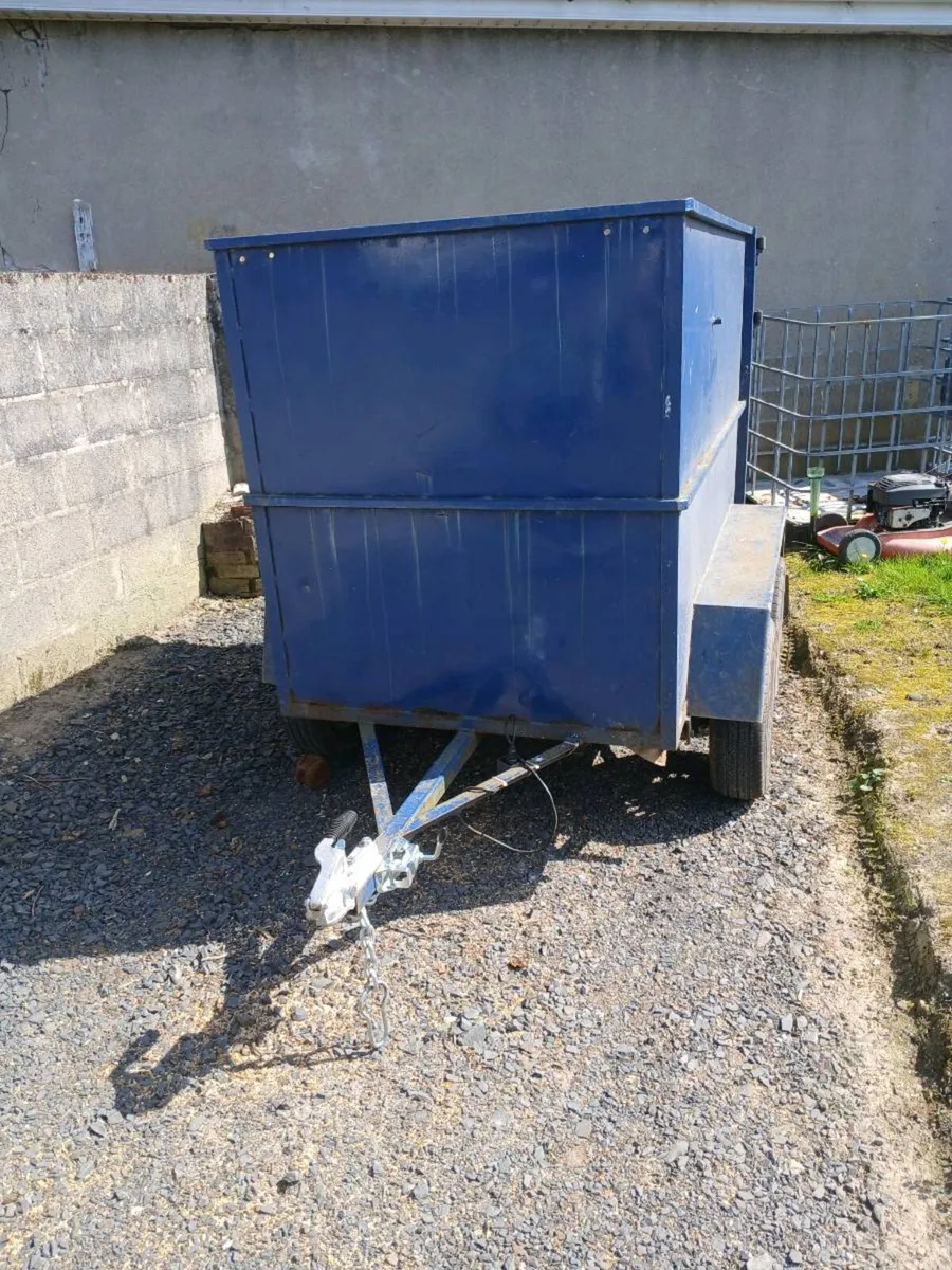 Car trailer chainsaws and lawn tractor - Image 1