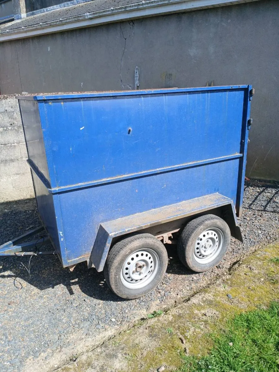 Car trailer chainsaws and lawn tractor - Image 2