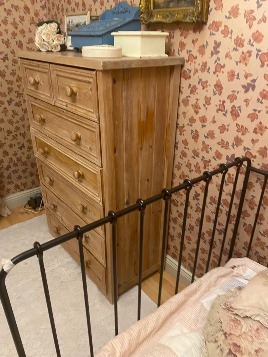 Stripped pine chest of drawers - Image 3