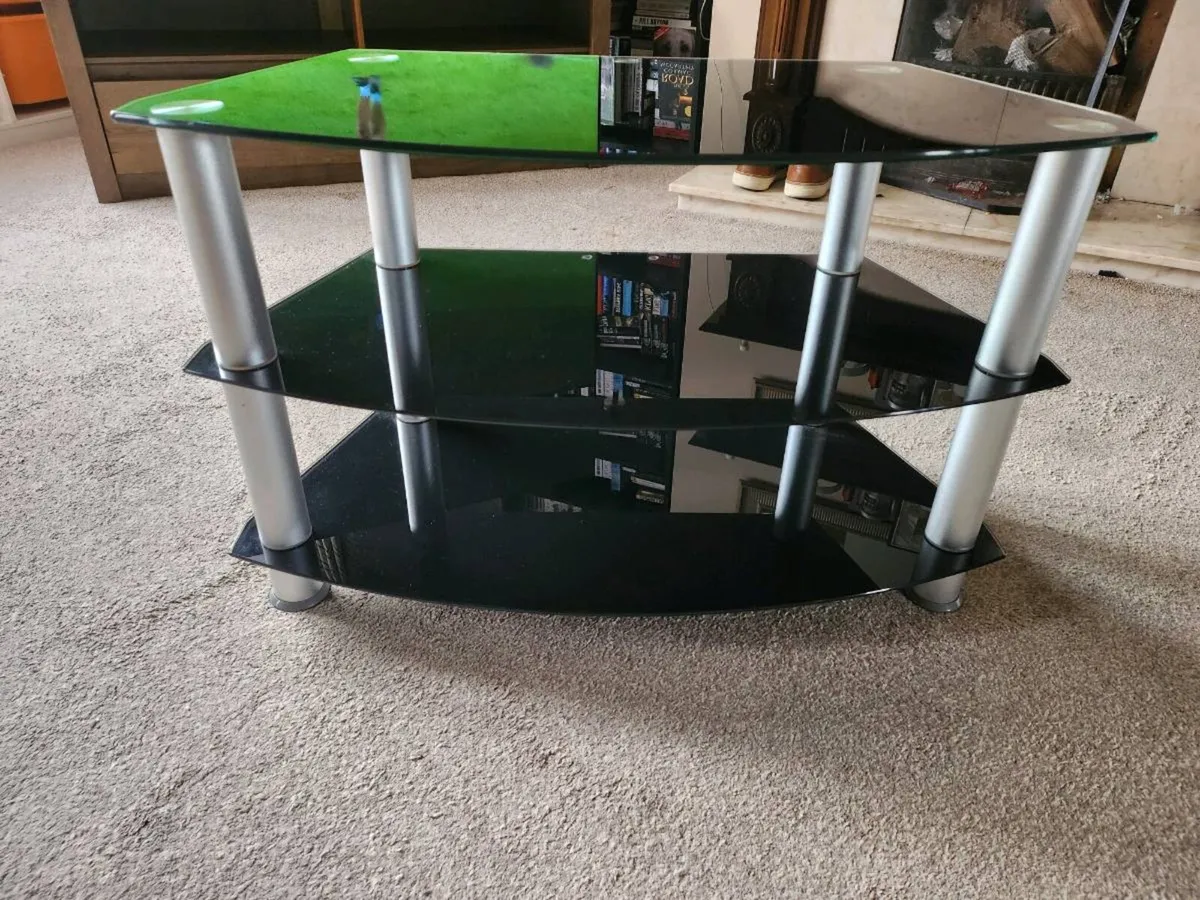 Glass TV stand - Image 1