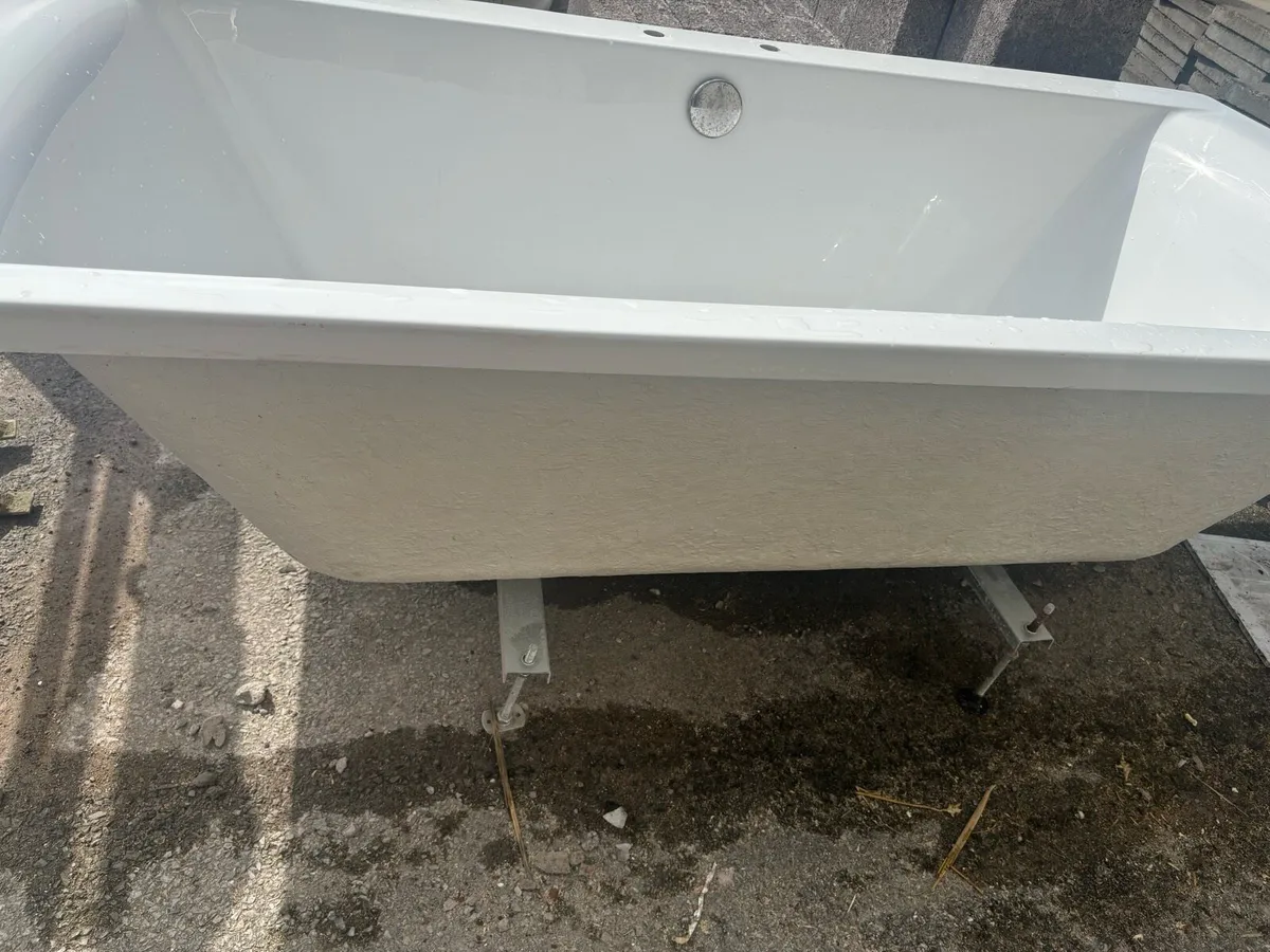 White Bath - Image 1