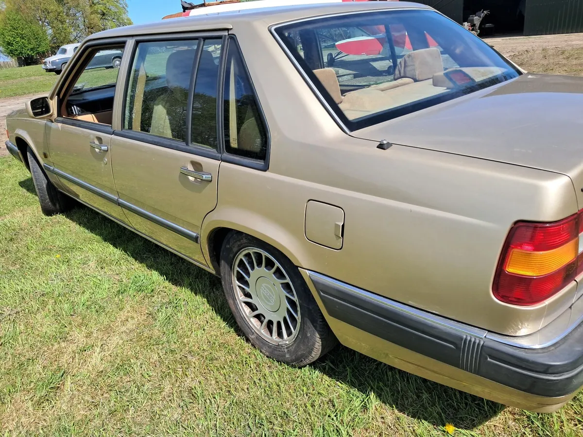 Volvo 960 1990 Rover P4-100 1960 vintage - Image 4