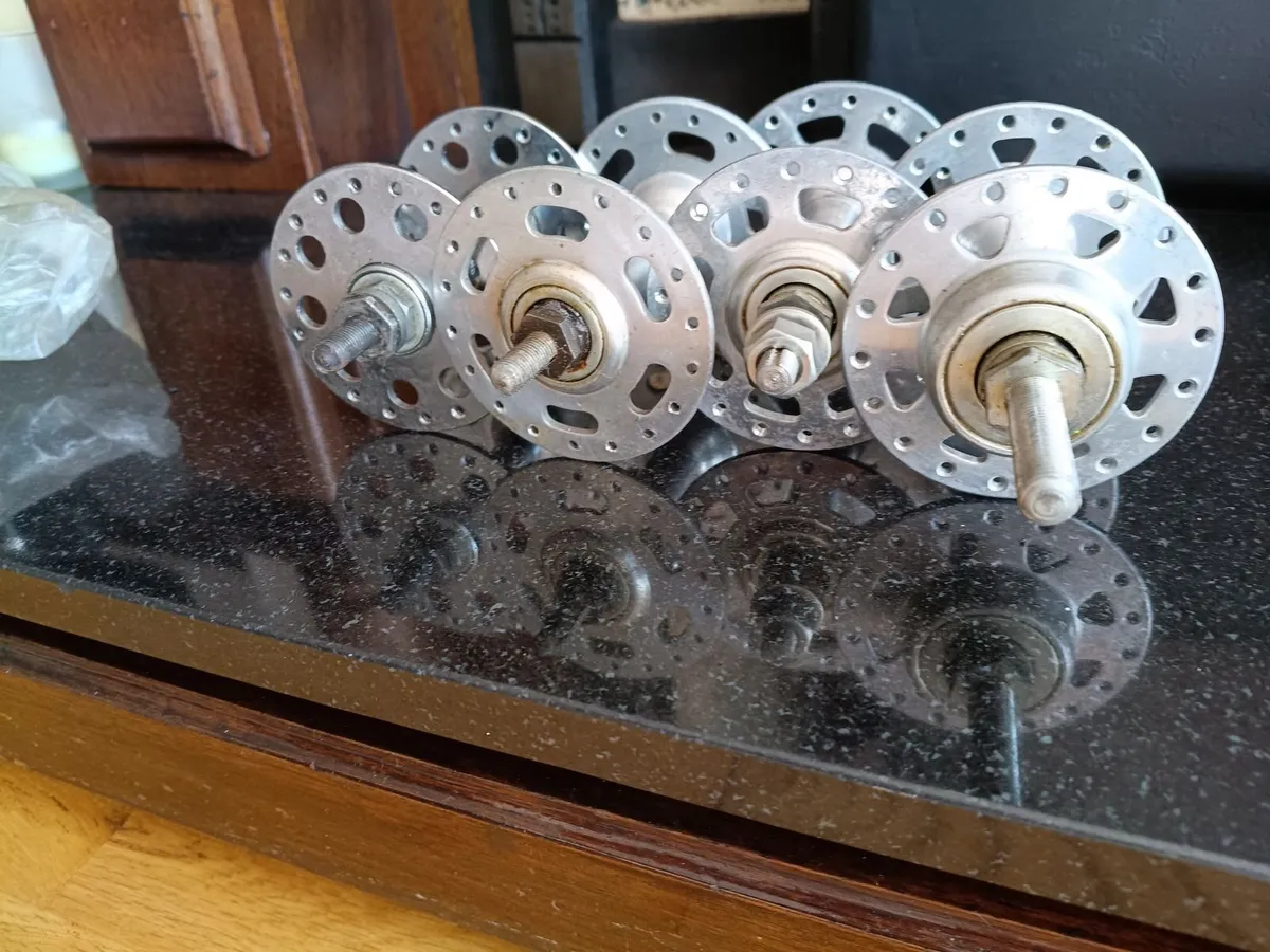 Bicycle wheel hubs and sprockets - Image 1