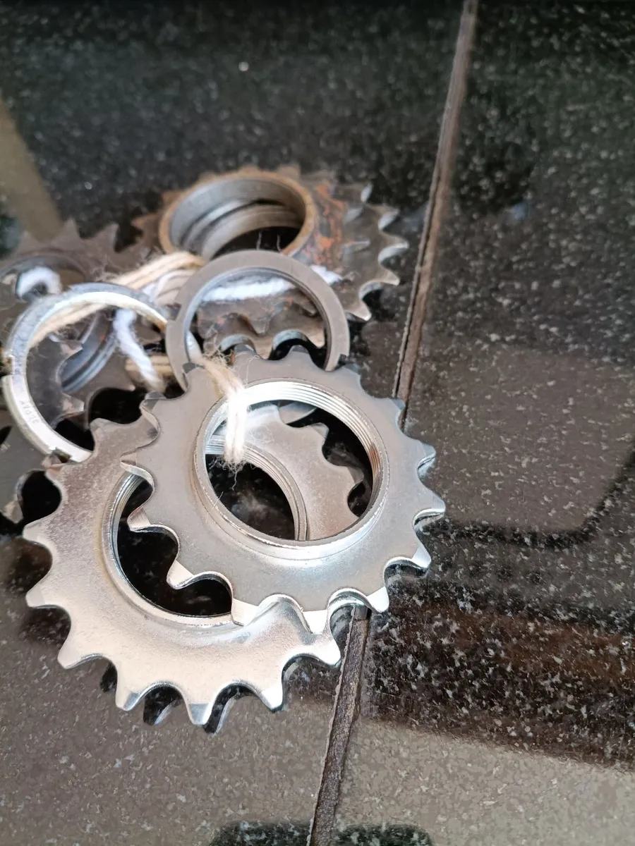 Bicycle wheel hubs and sprockets - Image 2