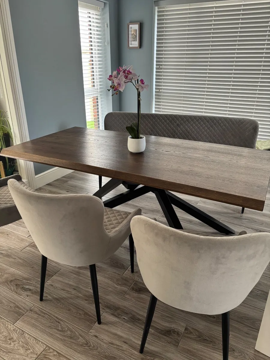 Dining table and chairs - Image 3