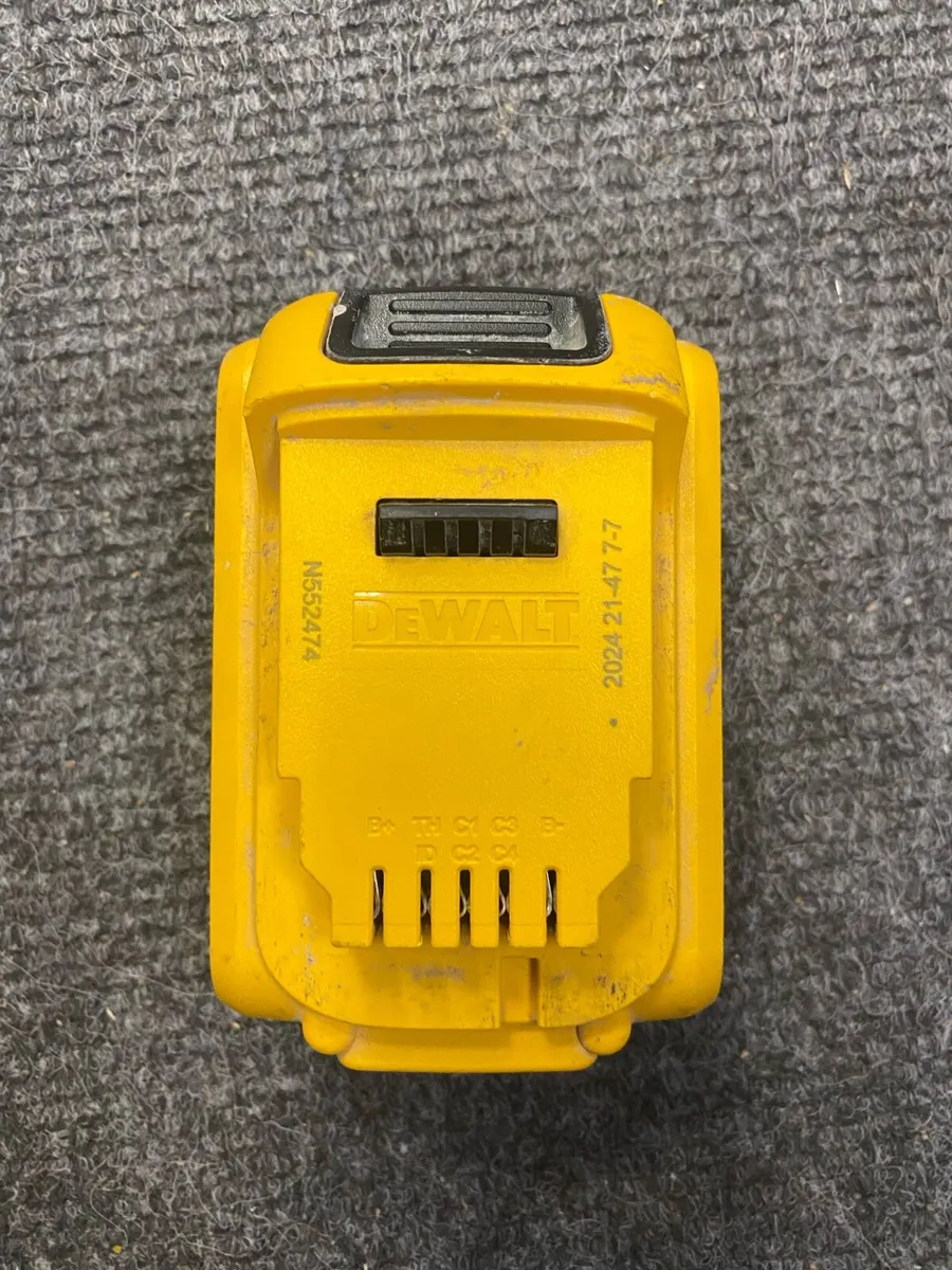 DeWalt 5Ah Battery - Image 2