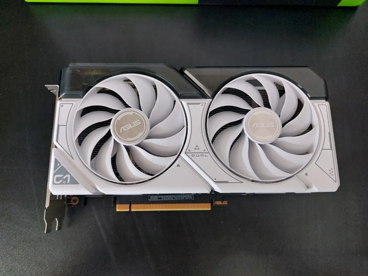 Asus GeForce RTX 4060 OC Edition White - Image 2