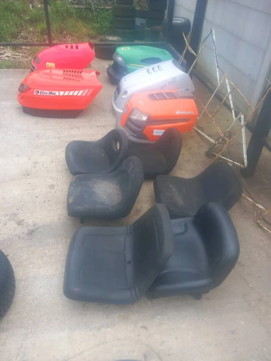 Bonnet's and seat's for sale - Image 4