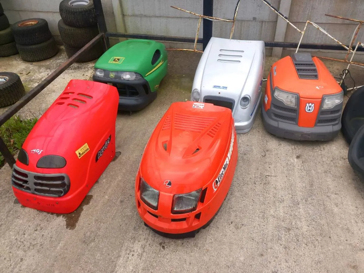 Bonnet's and seat's for sale - Image 2