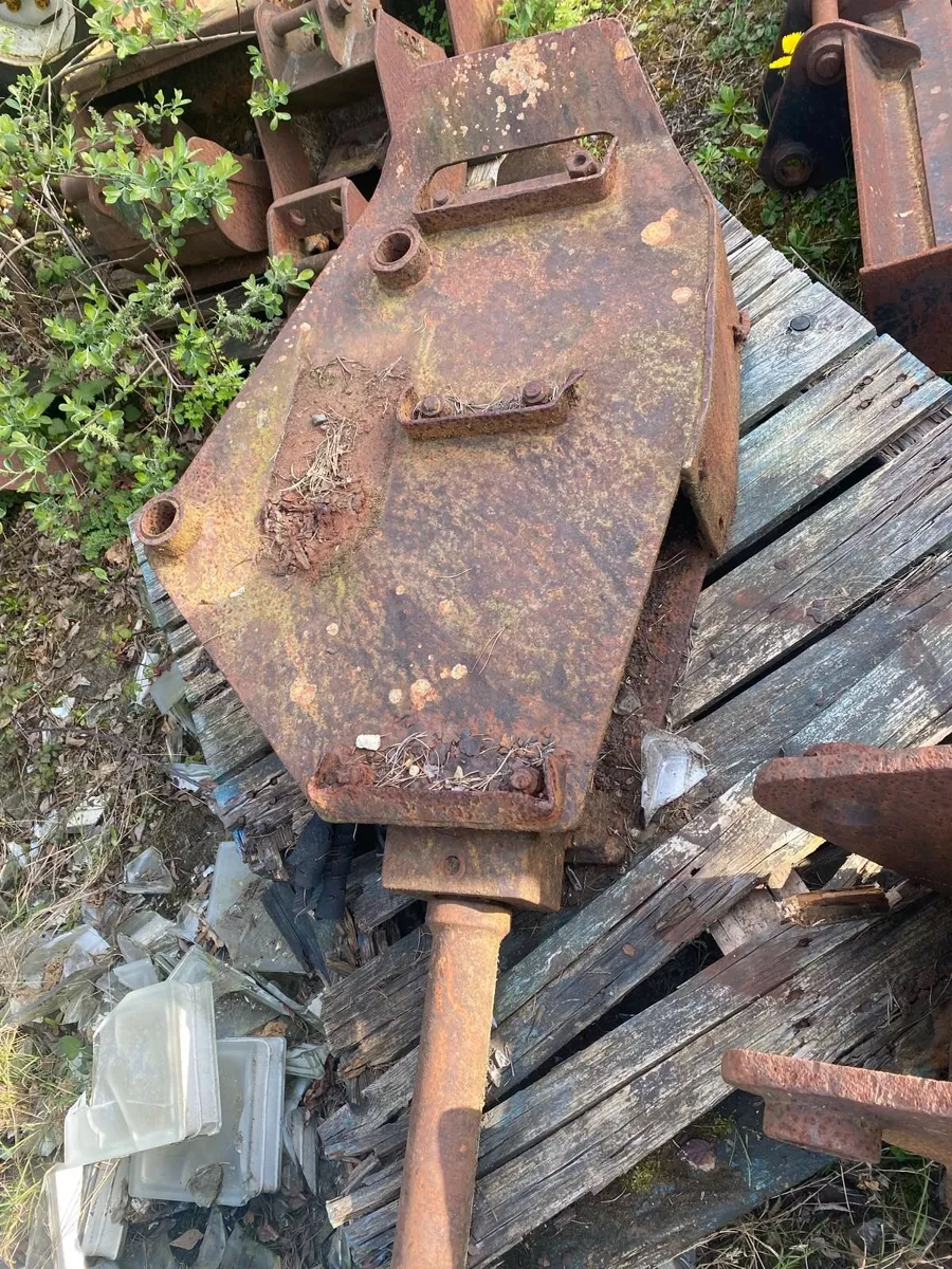 JCB rock breaker / ripping tooth - Image 1