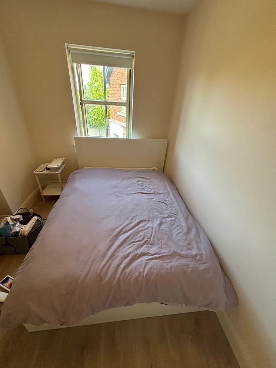 Double bed - Image 1