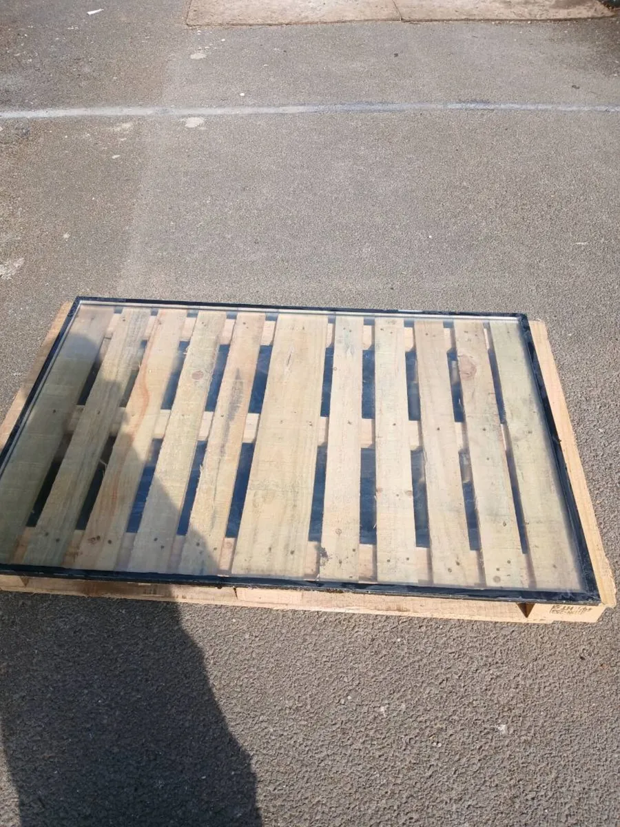 Pane of glass - Image 1