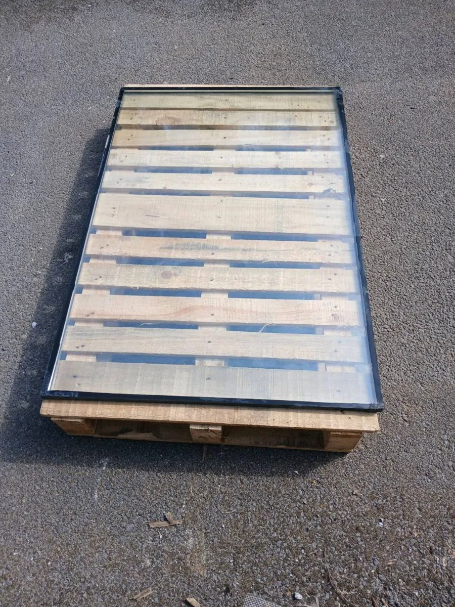 Pane of glass - Image 3