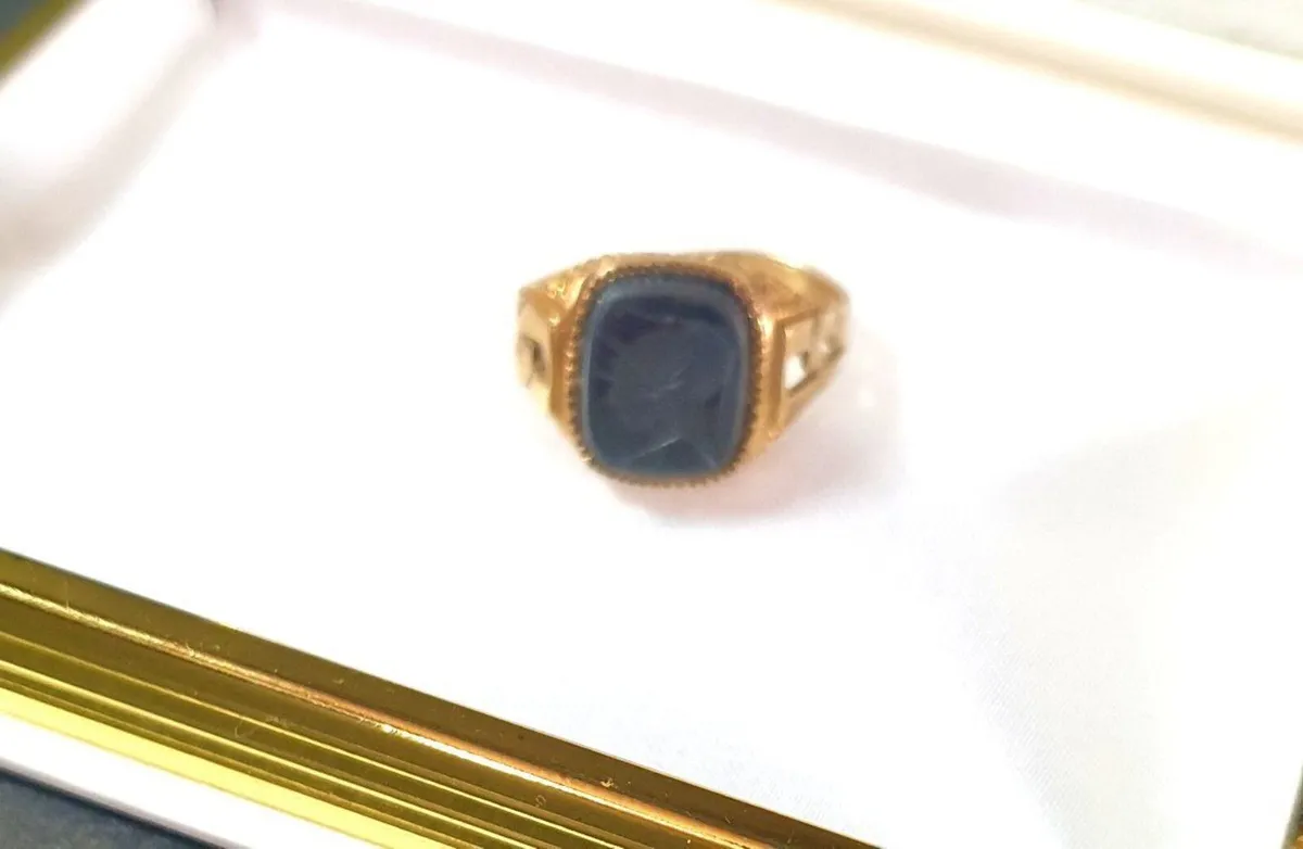 Hallmarked Vintage Gentleman's Signet Ring - Image 3