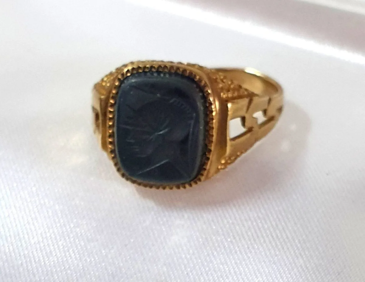 Hallmarked Vintage Gentleman's Signet Ring - Image 1