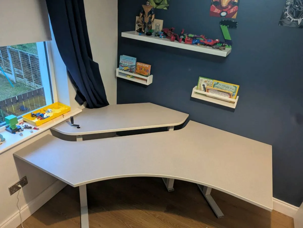 Office desk 6'x4'4 adjustable monitor stand