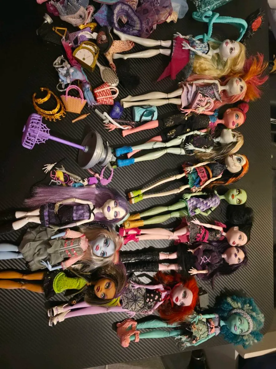 Monster high dolls and accessories - Image 2