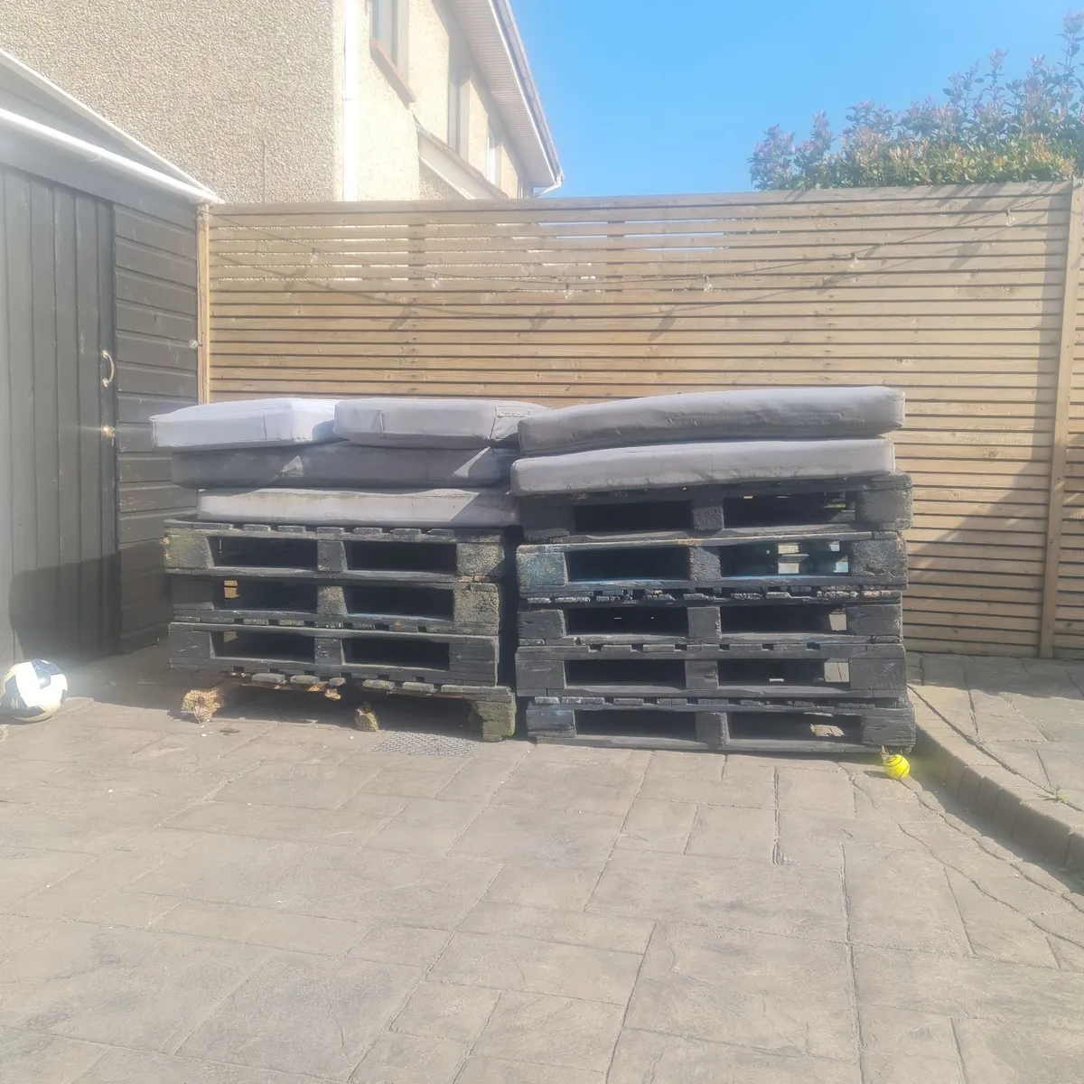 FREE Pallets and cushions