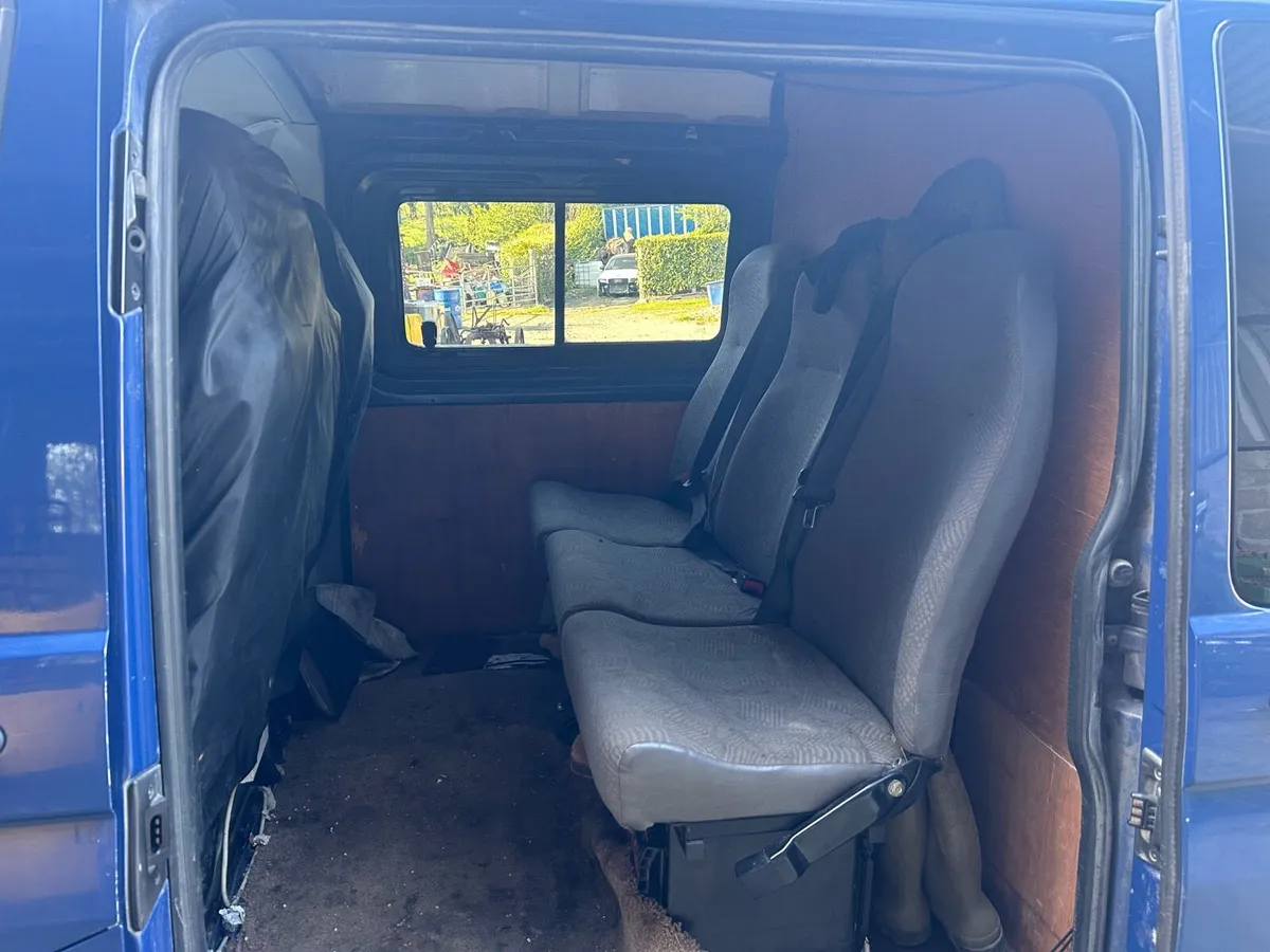 Volkswagen Transporter - Image 4