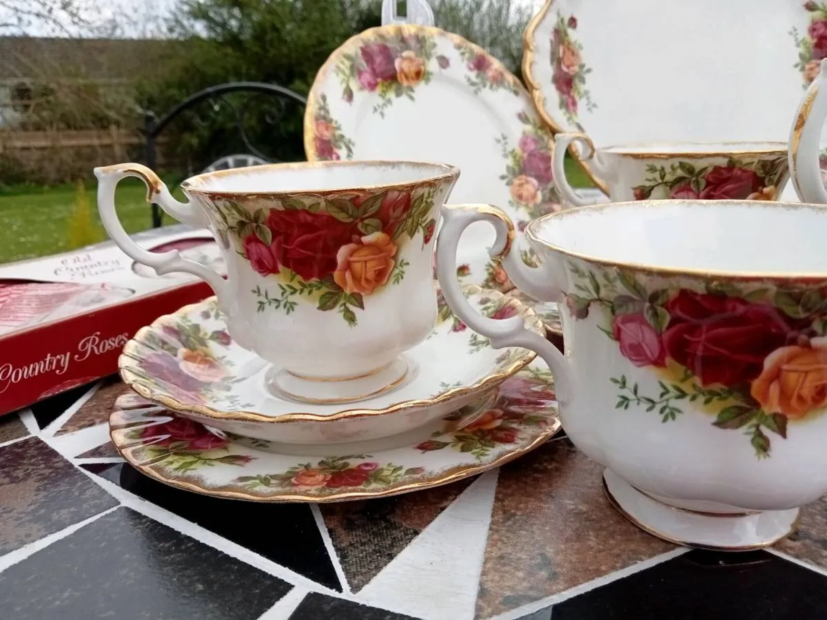Royal Albert old country roses 25 piece teaset - Image 4
