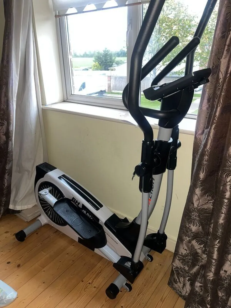 Cross trainer - Image 1