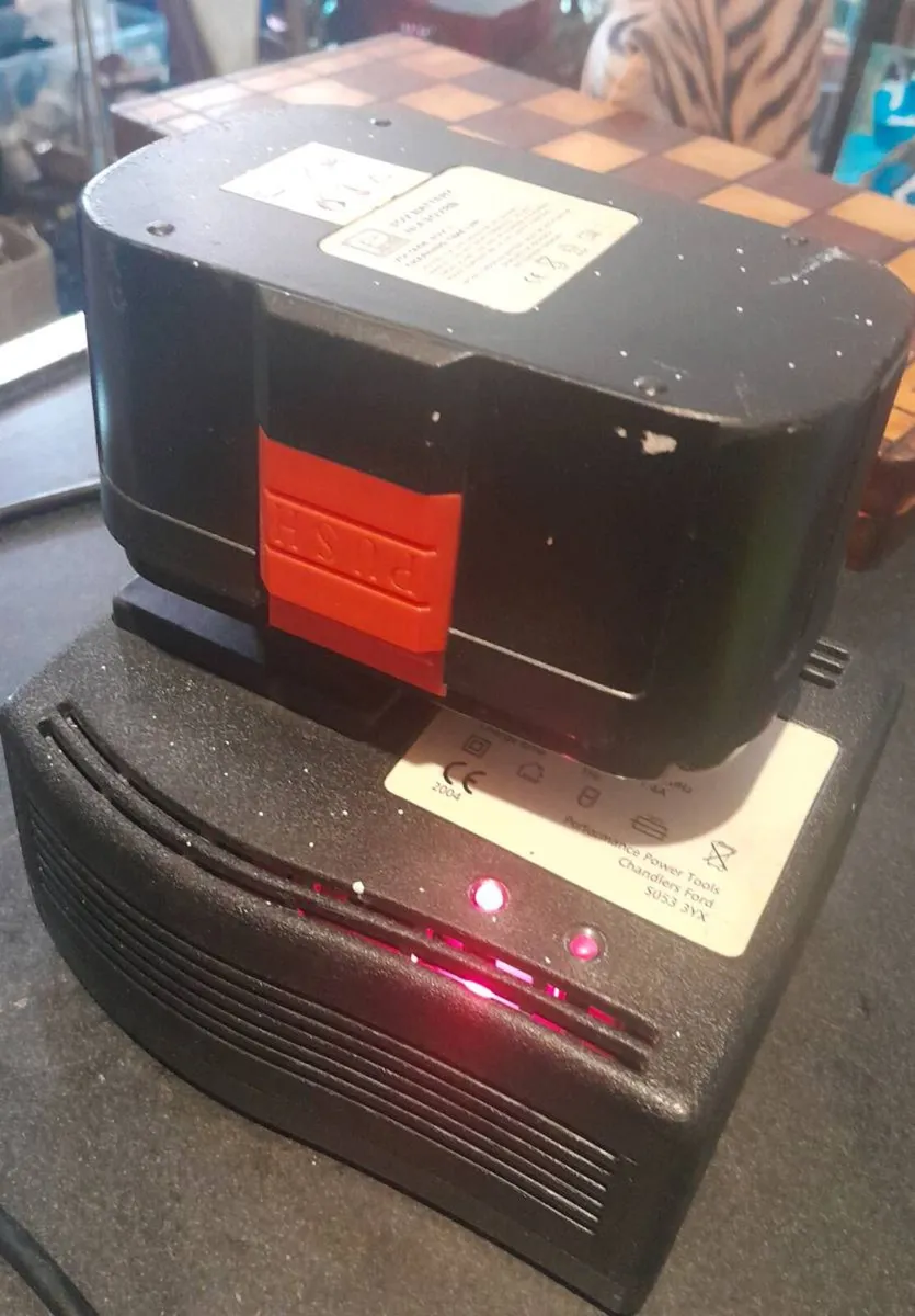 30v battery with charger - Image 1