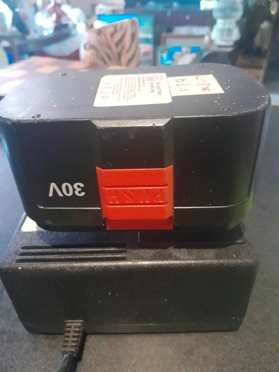 30v battery with charger - Image 2