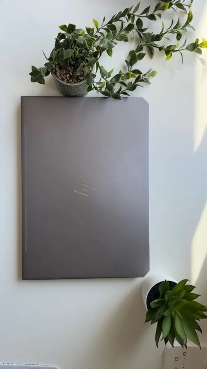 HP ZBook Studio G5 4K | 32GB RAM | 2TB SSD | New Battery | Excellent Condition - Image 2
